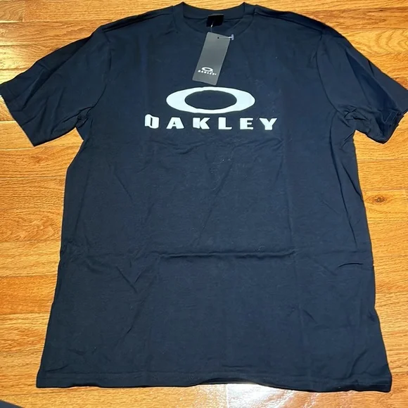 Oakley Women Size small t-shirt - Picture 3 of 4